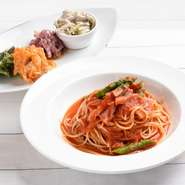 ・本日のパスタ　Ａ/Ｂ
・前菜３種盛り合わせ
・サラダ
・バゲット
・デザート２種
・コーヒーor紅茶