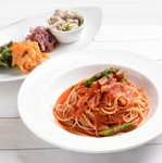 ・本日のパスタ　Ａ/Ｂ
・前菜３種盛り合わせ
・サラダ
・バゲット
・デザート２種
・コーヒーor紅茶