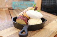 スィートポテトブリュレ　バニラアイス添え
