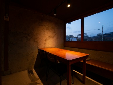 イタリアの田舎家をイメージしたあたたかみのある店内