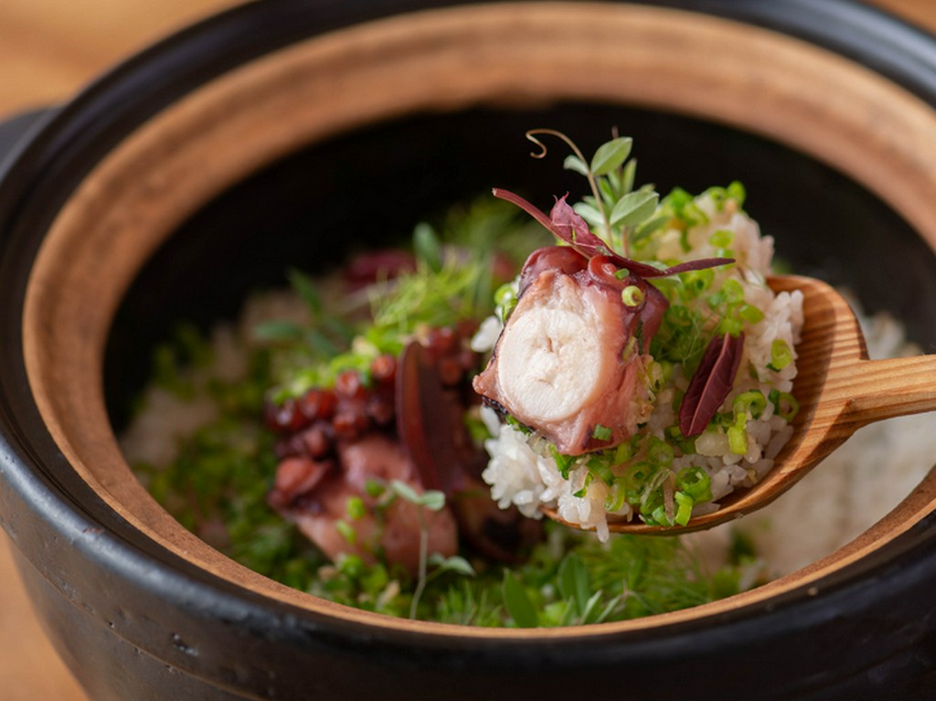 ほっと心がほどける美味しさ。コースの〆の楽しみ『土鍋ごはん』