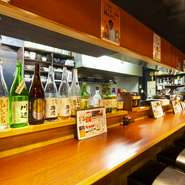 17時オープンであり、1人でも入りやすいカウンター席もあります。会社帰りの一杯に、ついつい立ち寄りたくなるお店です。