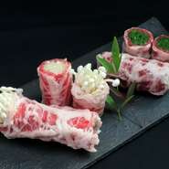 和牛の網脂で巻いた野菜巻。季節により野菜は変わるので何時でもお楽しみ頂けます。数量限定(※前日迄予約)