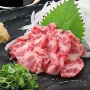 馬刺しは赤身刺し・馬レバー刺し・霜降り刺しとご用意しております。他にも牛バレー刺しや白センマイ刺しも