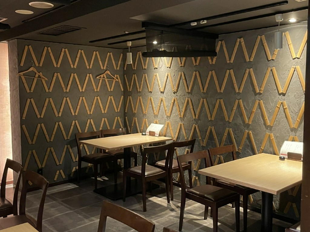 内観写真テーブル席