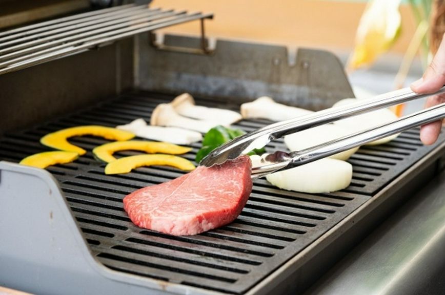 店内貸し切り持ち込みオッケー！
炭火で焼く本格的なBBQ