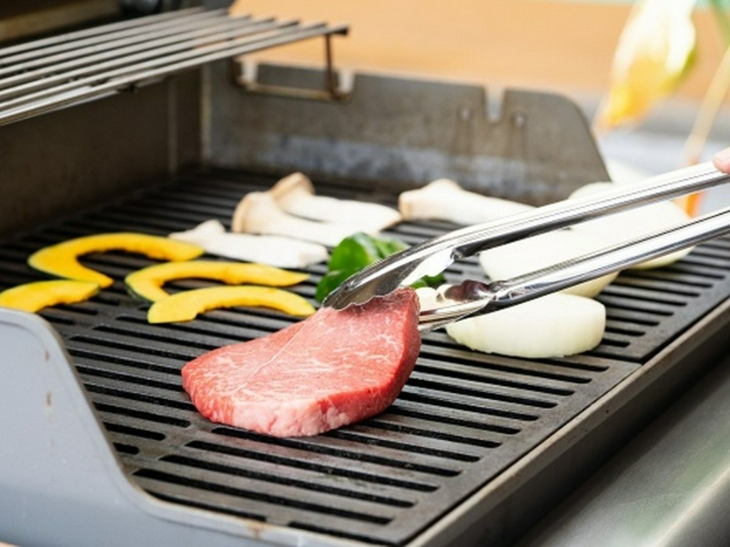 店内貸し切り持ち込みオッケー！
炭火で焼く本格的なBBQ