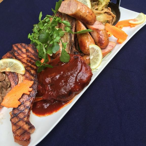 名物!豚バル肉盛りプレート