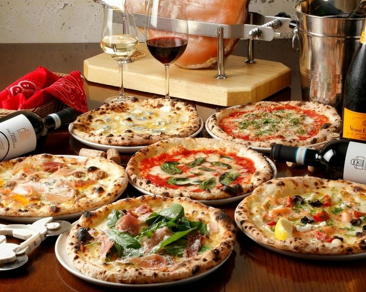 石窯で焼きあげる本格ピッツァ