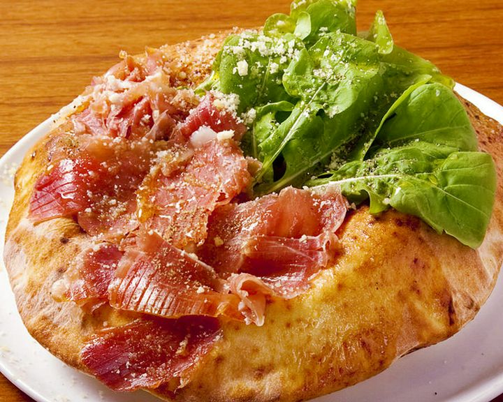 名物! チーズかけ放題! ボンバ