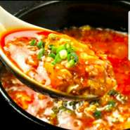 オーナーが独自に調合したみそと豆板を使用した四川風麻婆豆腐。辛さを選ぶことができるので辛さが苦手な方やお子様にも好評の一品です。