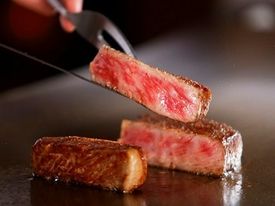 《ラグジュアリーコース》厳選松阪牛と黒毛和牛の食べ比べや鮑、オマール海老等全8品
