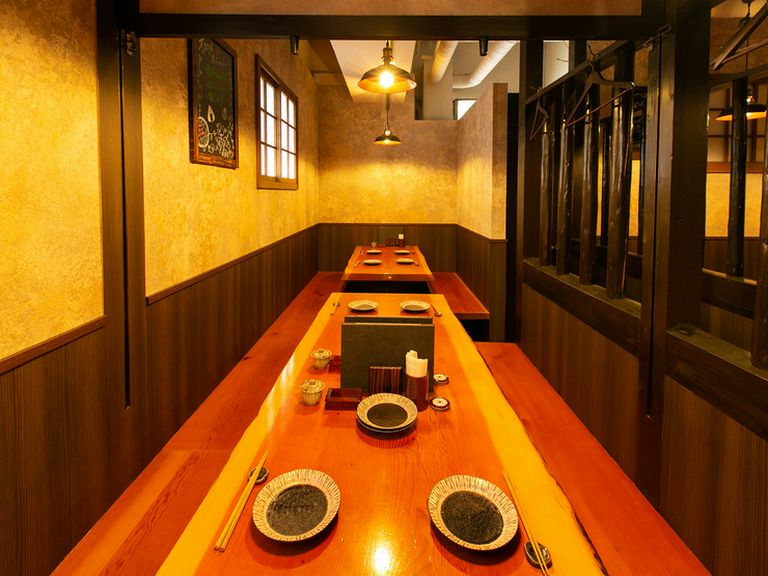 宴会におすすめの飲み放題アリ。おいしい料理に仲間と舌鼓