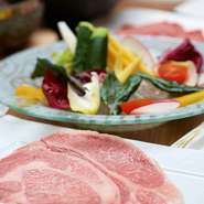 最高級肉を楽しめる8000円コース、黒毛和牛が堪能できる9000円コース等ございます。