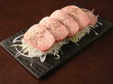 名物 厚切り上タン塩（1枚）