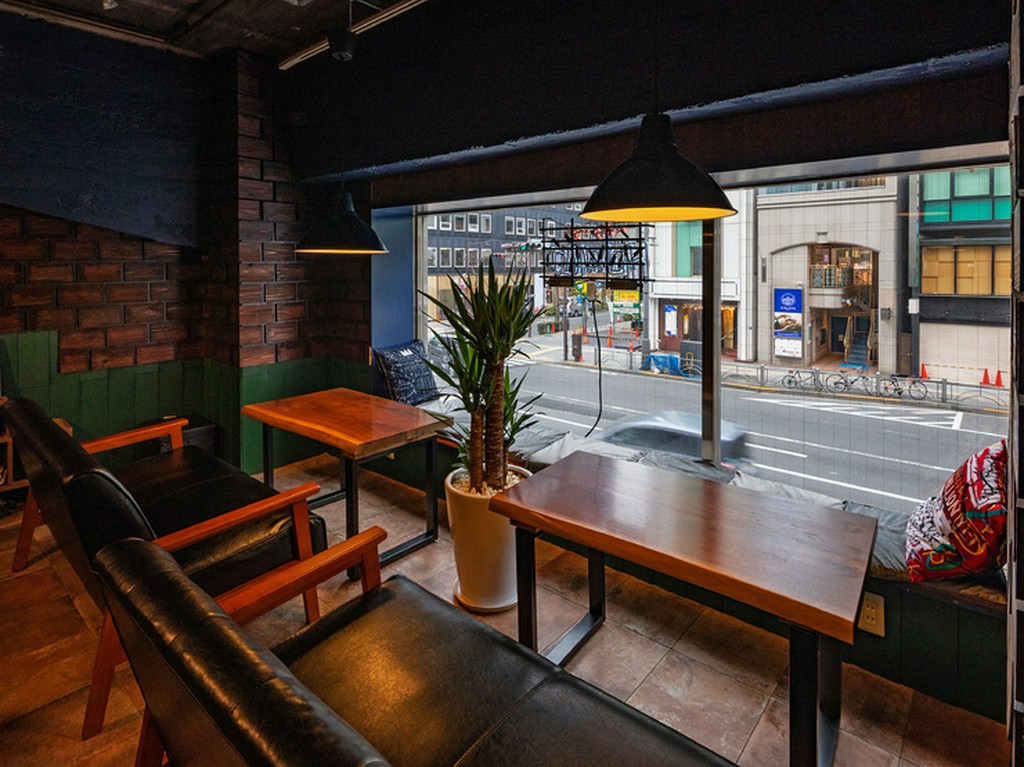 夜景が見えるソファー席