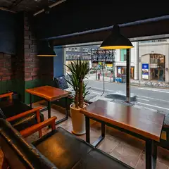 夜景が見えるソファー席