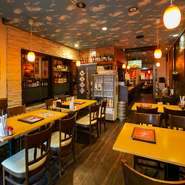 日本の生ビールはもちろん、ネパールアイスやキングフィッカ、コロナなど、海外のボトルビールも用意されています。とても寛げる雰囲気なので、おいしいインド料理を肴にゆっくりとお酒を楽しんでみては。