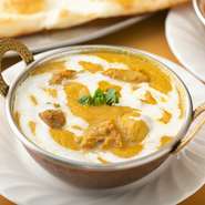 鳥ももをたっぷり使った定番の本格カレー。