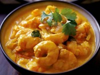 エビをトマトとスパイス煮込んだカレースープにじっくり炒めたマイルドなカレー
