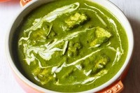 ほうれん草とインド風カッテージチーズ入った大人気な野菜カレー