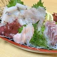 とれたて新鮮な旬の魚貝。鮮度をそのまま味わう刺身・寿司や、お酒の進む揚げ物・焼き物など、素材に適した調理方法で提供してくれます。※仕入れ状況によってメニュー内容は異なります。あらかじめご了承ください。