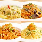 オイルサーディンのペペロンチーノ1056円/茄子ミートソースパスタ1199円/ナポリタン1056円/ウニのクリームパスタ1749円(すべて税込)