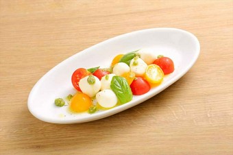 北海道産モッツァレラチーズのカプレーゼ