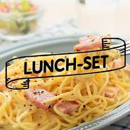 選べるパスタ(麺90g)【1】／選べるミニピッツァ【4】／サラダ／フリードリンクバー付き