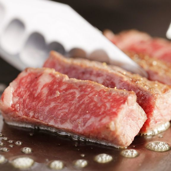 十勝の大自然とハーブで育まれたこだわりの国産牛あります！