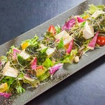 新鮮な季節の野菜を甘味の強い石田豆富と一緒に。