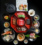 長く受け継がれてきた琉球宮廷料理と県産食材を取り入れた、沖縄創作料理の組み和わせをご堪能下さい。