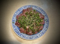 ハマっちゃう串焼きは奄美大島産ブランド豚あかりんとんを使用、脂も最高に美味しいです
