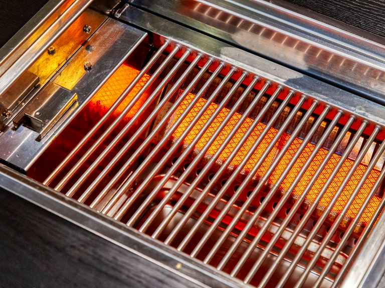 煙が出にくく匂いがつきにくい、最新の無煙ロースターを設置!