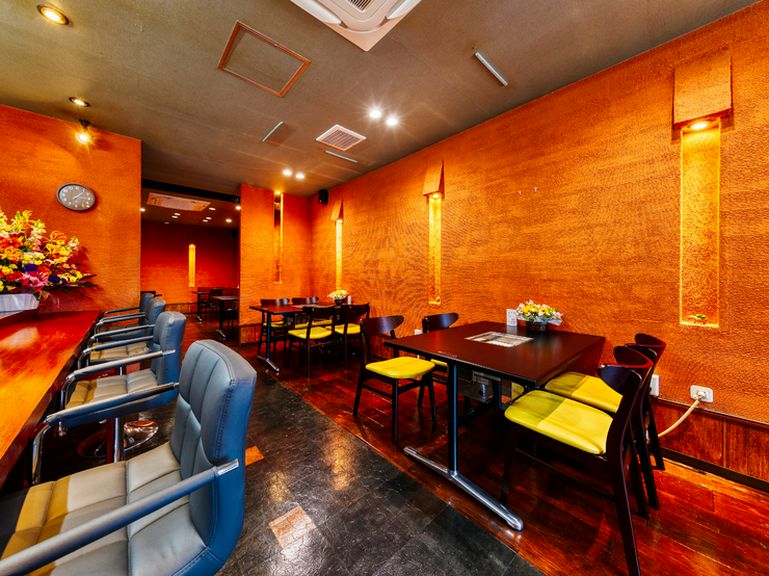 コンロで“一人焼肉”も楽しめるカウンター。ランチにもおすすめ