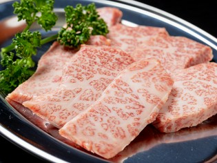 別格のやわらかさと旨み、口どけが絶品の『松阪牛　特上カルビ』