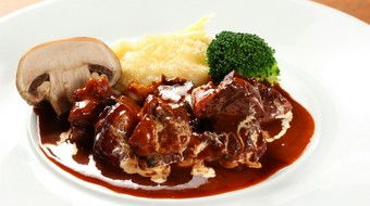 コクと旨みをじっくり引き出した『黒毛和牛のビーフシチュー』