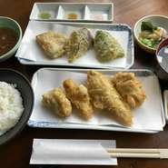 鶏天4個、野菜3種
小鉢、ご飯、香の物、味噌汁付きです。