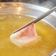 しゃぶしゃぶ用のお肉は一人前から追加いただけます。