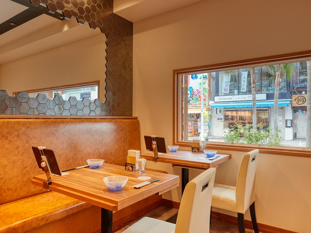 ソファー席でゆったりとお食事をお楽しみいただけます