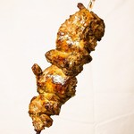 肉塊ジビエ代表のラム。
独特の臭みを自家製スパイスで程よい香りに。
