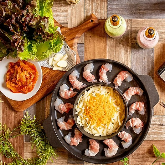 チーズサムギョプサル ロングユッケ寿司 Moim 高松店 高松駅周辺 韓国料理 の料理 店内写真 ヒトサラ チーズサムギョプサル ロングユッケ寿司 Moim 高松店 高松駅周辺 韓国料理 の料理 店内写真 ヒトサラ