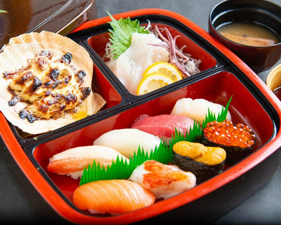 ［函館名物いかそうめんもついています！］さかえ寿し　オリジナルセット