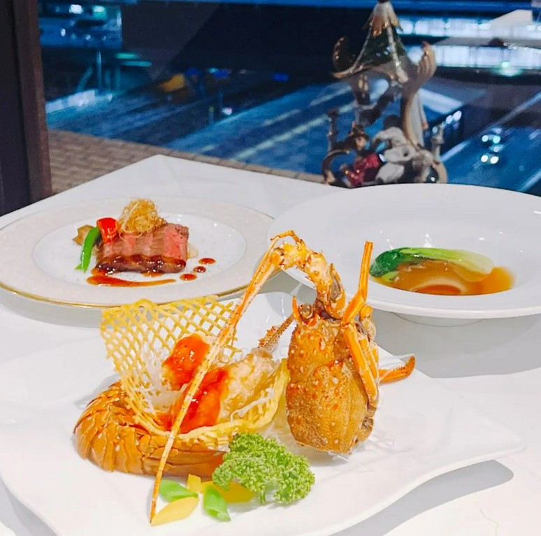 牛バラとあわびの煮込み