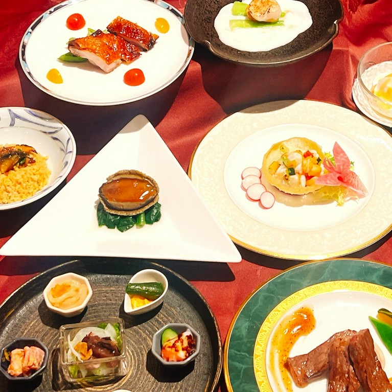 大海老のチリソース・あわびのオイスター煮込み・黒毛和牛サーロインなど全8品　