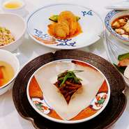 海鮮・牛肉・麻婆豆腐含めた全７品。ランチならではのお得な金額でのコースです。
※食後コーヒー付きでございます。