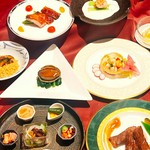 大海老、黒毛和牛サーロイン・あわびなどの食材を伝統の味付けで仕上げました。