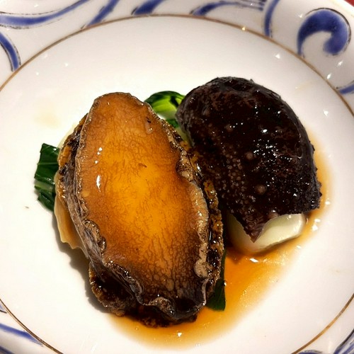 あわびとナマコの煮込み