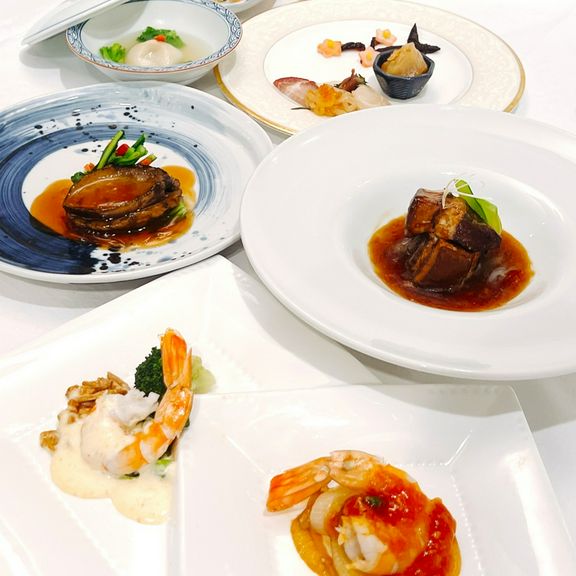 あわびのオイスター煮込み・東坡肉・特大海老の紅白仕立てなど全7品　〜7,000円コース〜