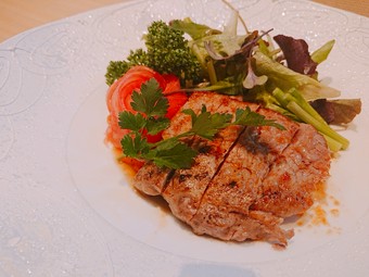 圧倒的な味と柔らかさ! 噛むほどに旨い『きたかみ牛ステーキ』